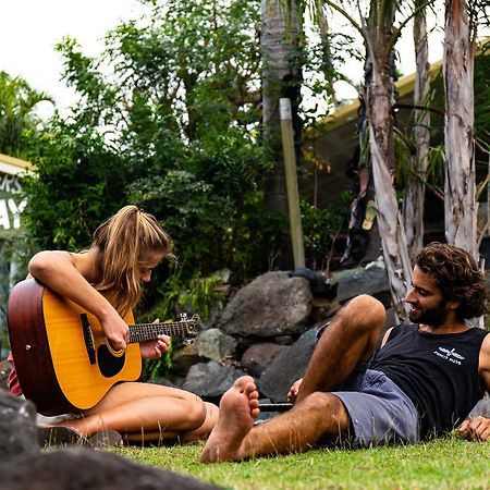 Ostello Backpackers By The Bay Airlie Beach Esterno foto