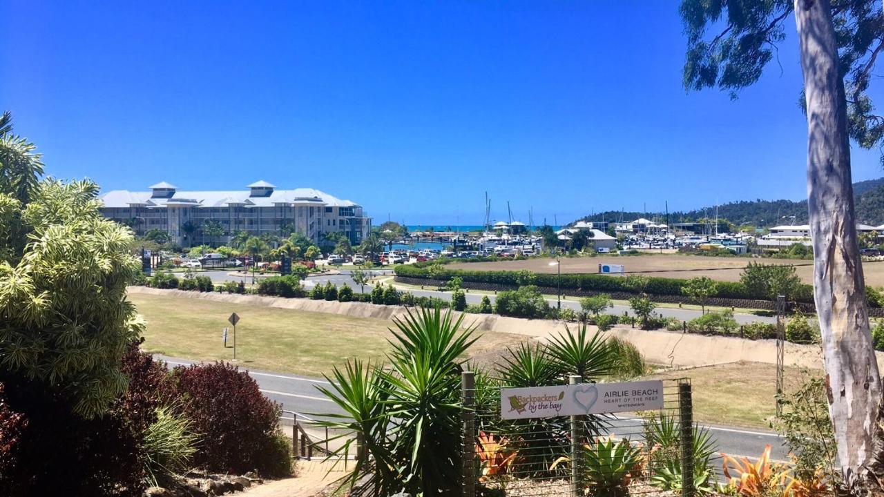 Ostello Backpackers By The Bay Airlie Beach Esterno foto
