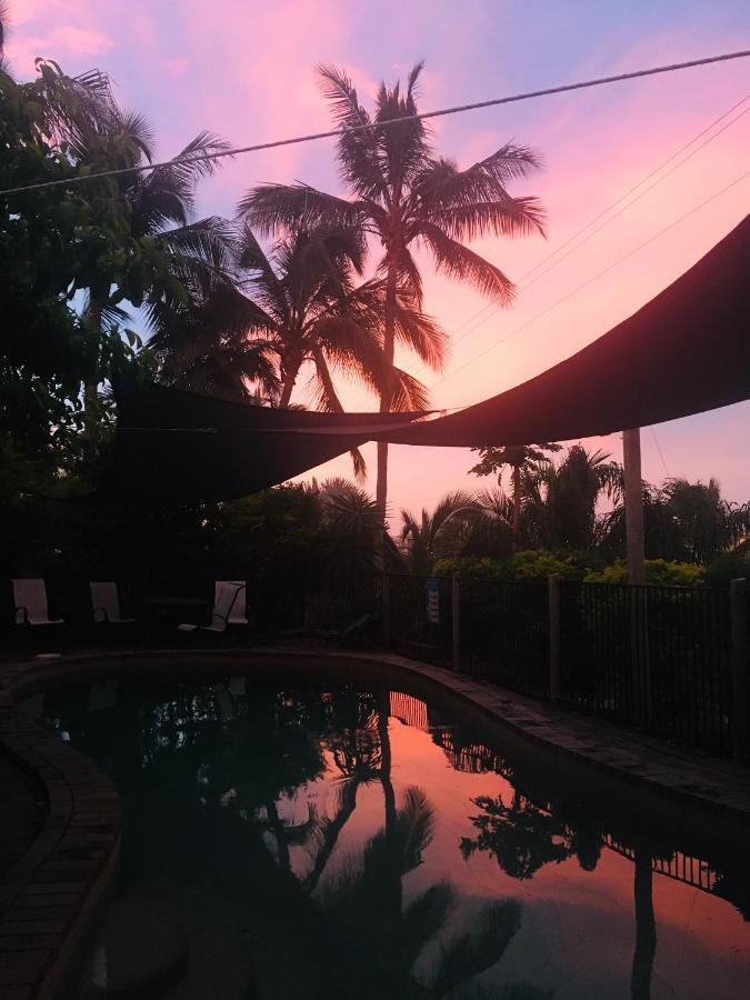 Ostello Backpackers By The Bay Airlie Beach Esterno foto