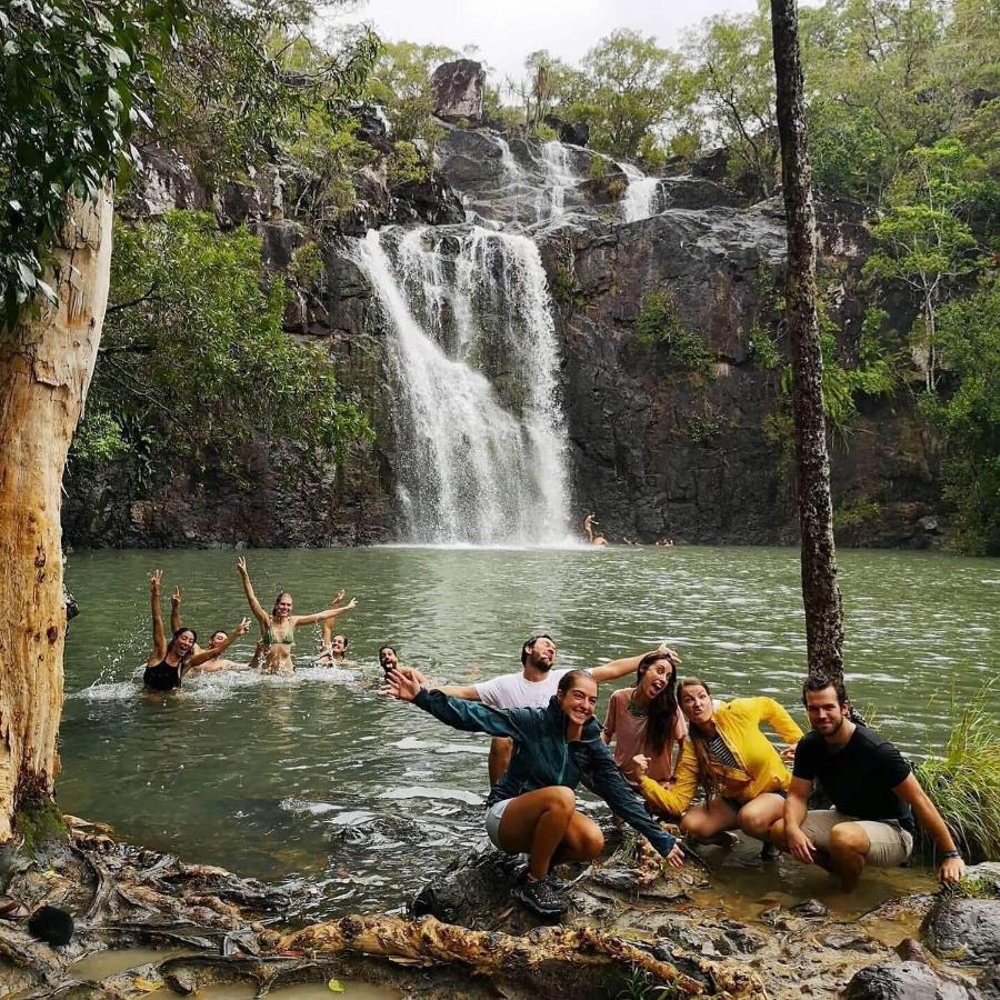 Ostello Backpackers By The Bay Airlie Beach Esterno foto