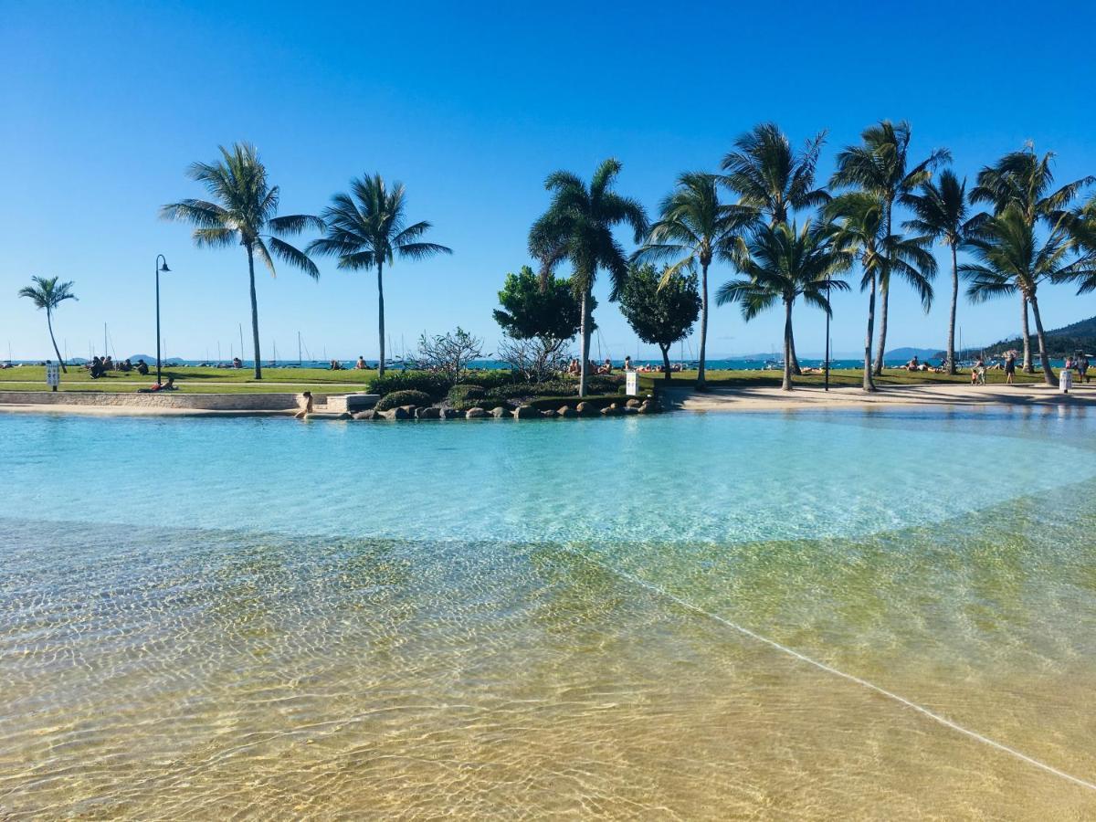 Ostello Backpackers By The Bay Airlie Beach Esterno foto