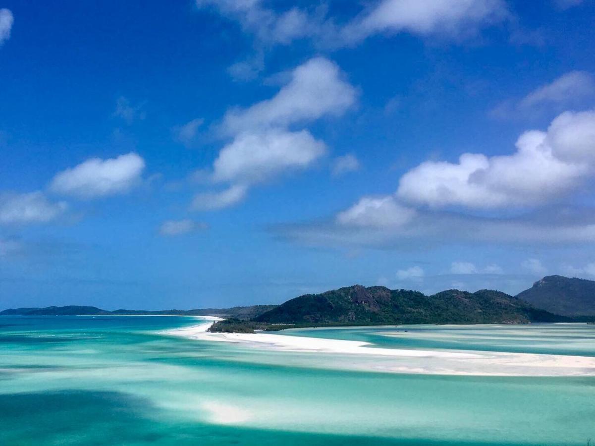 Ostello Backpackers By The Bay Airlie Beach Esterno foto