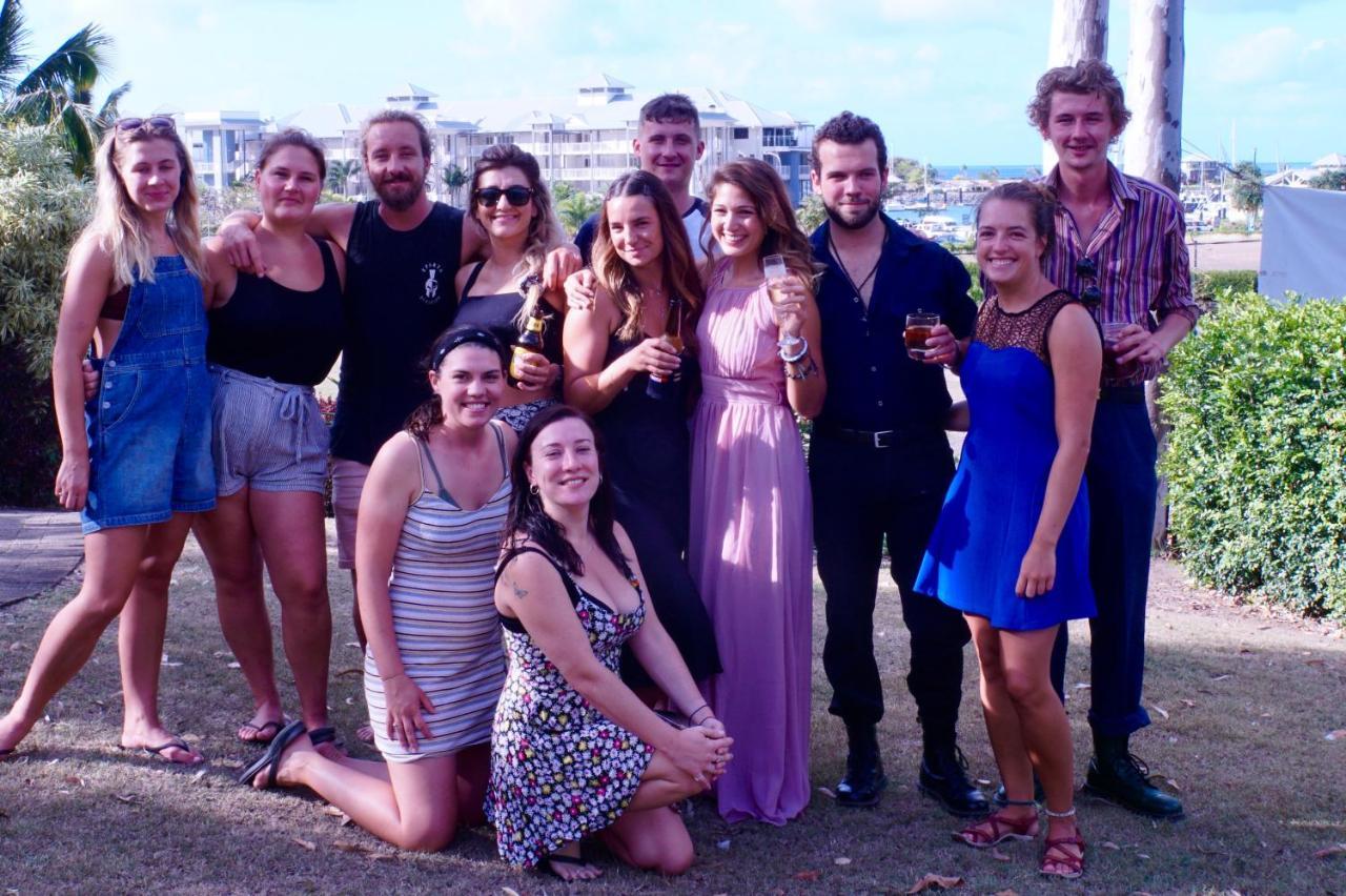 Ostello Backpackers By The Bay Airlie Beach Esterno foto