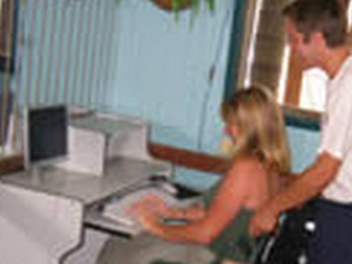 Ostello Backpackers By The Bay Airlie Beach Esterno foto