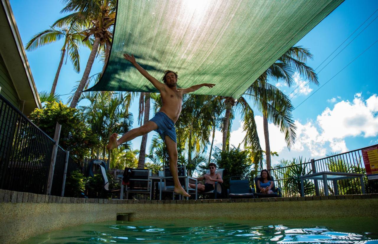 Ostello Backpackers By The Bay Airlie Beach Esterno foto