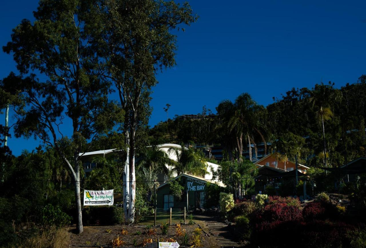 Ostello Backpackers By The Bay Airlie Beach Esterno foto